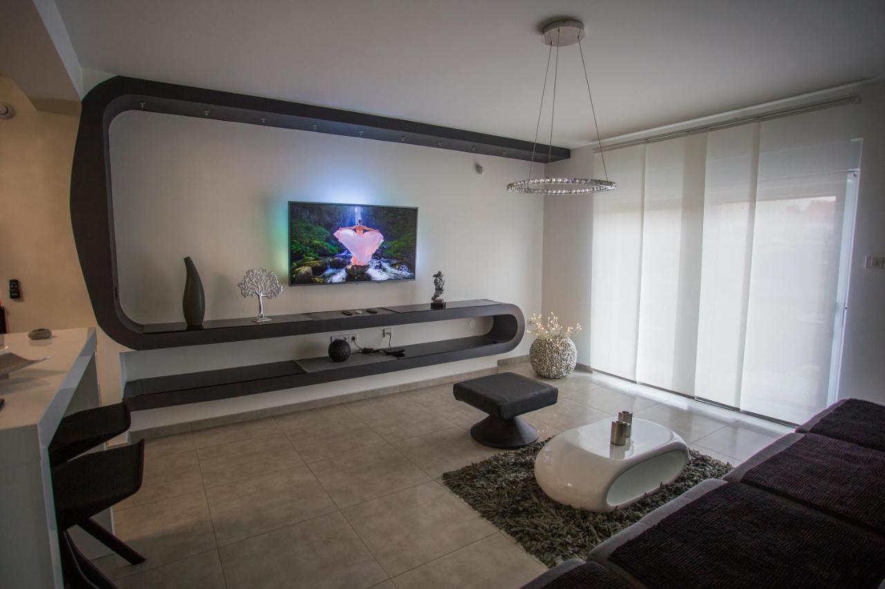 Apartment Plaza ----Wallbox 11Kw 16A ----- Private Spa- Jacuzzi, Infrared Sauna, Luxury Massage Chair, Parking, Entry With Pin 0 - 24H, Free Cancellation 24 Hours Before Check In สลาวอนสกีบรอด ภายนอก รูปภาพ