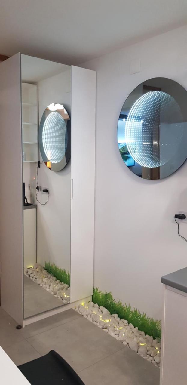 Apartment Plaza ----Wallbox 11Kw 16A ----- Private Spa- Jacuzzi, Infrared Sauna, Luxury Massage Chair, Parking, Entry With Pin 0 - 24H, Free Cancellation 24 Hours Before Check In สลาวอนสกีบรอด ภายนอก รูปภาพ