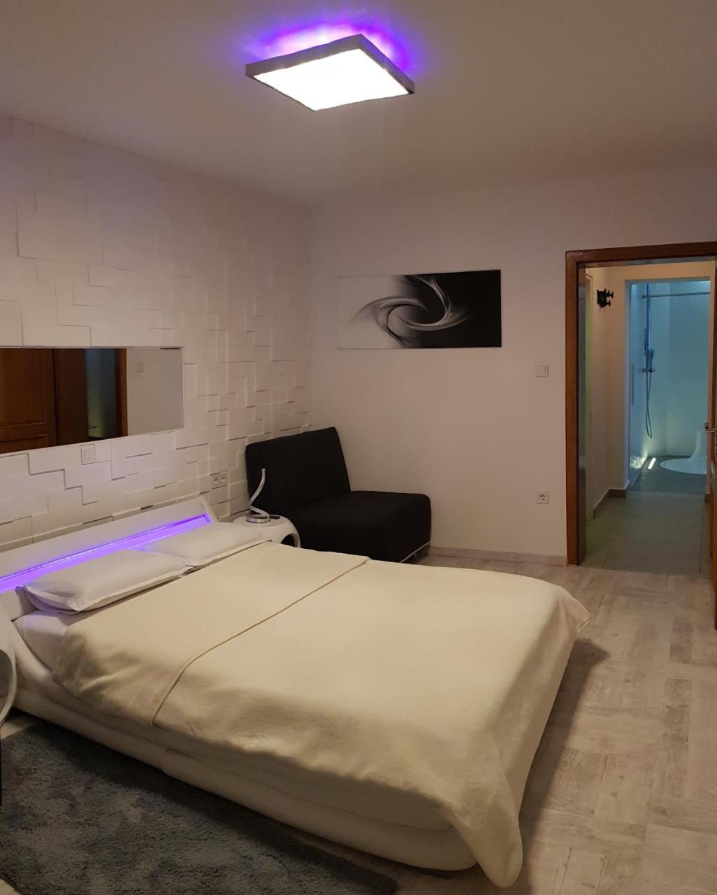 Apartment Plaza ----Wallbox 11Kw 16A ----- Private Spa- Jacuzzi, Infrared Sauna, Luxury Massage Chair, Parking, Entry With Pin 0 - 24H, Free Cancellation 24 Hours Before Check In สลาวอนสกีบรอด ภายนอก รูปภาพ