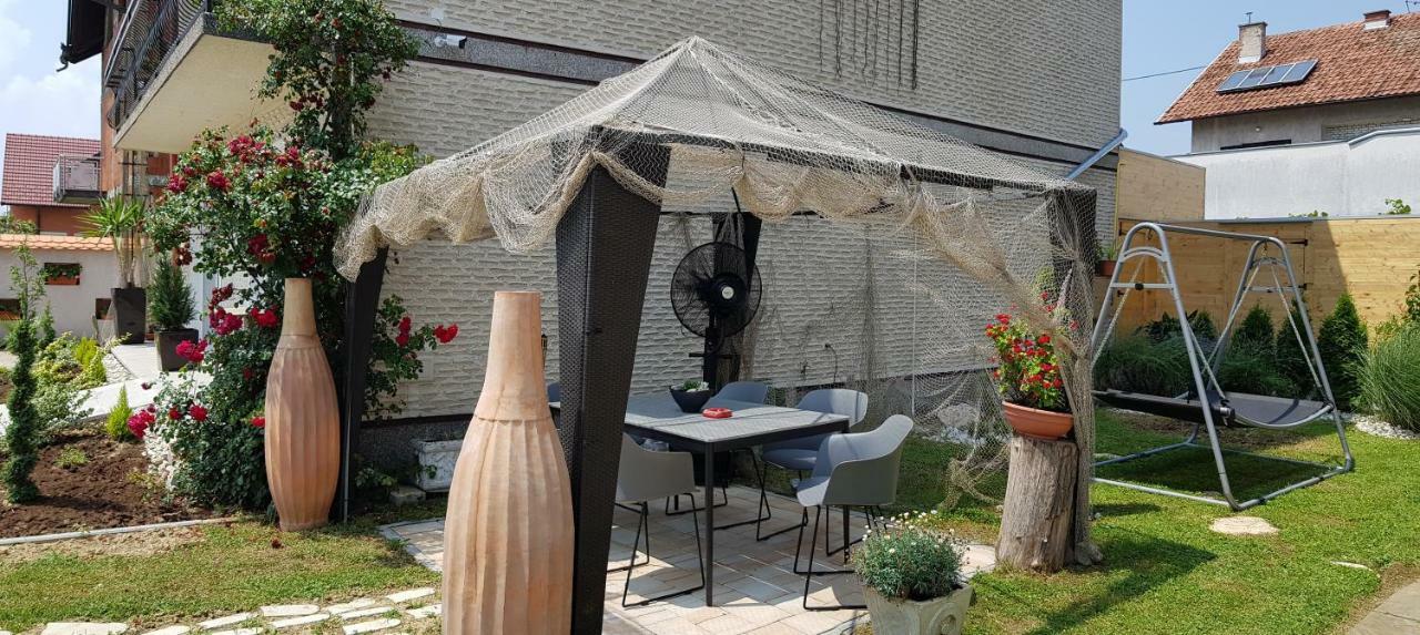 Apartment Plaza ----Wallbox 11Kw 16A ----- Private Spa- Jacuzzi, Infrared Sauna, Luxury Massage Chair, Parking, Entry With Pin 0 - 24H, Free Cancellation 24 Hours Before Check In สลาวอนสกีบรอด ภายนอก รูปภาพ