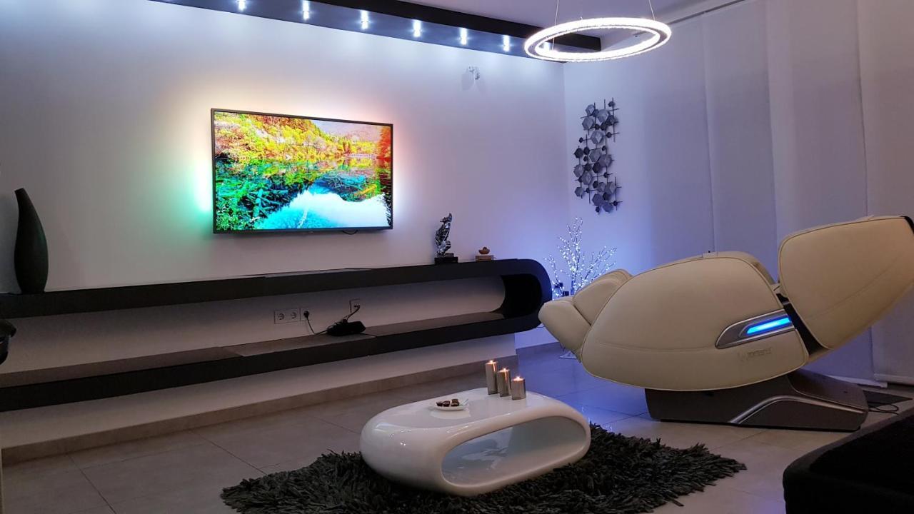 Apartment Plaza ----Wallbox 11Kw 16A ----- Private Spa- Jacuzzi, Infrared Sauna, Luxury Massage Chair, Parking, Entry With Pin 0 - 24H, Free Cancellation 24 Hours Before Check In สลาวอนสกีบรอด ภายนอก รูปภาพ